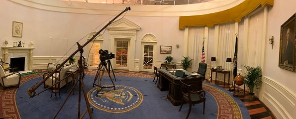 Oval Office standing set